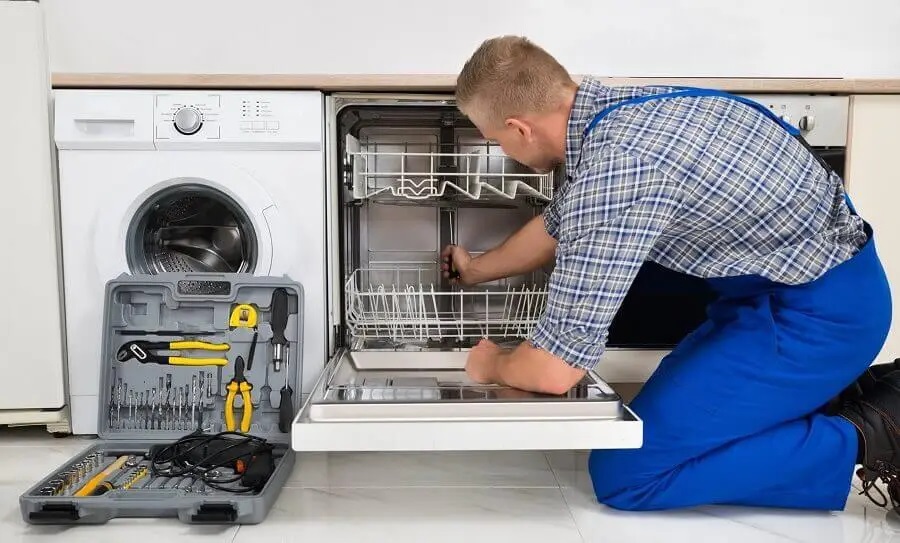 Yığılca Electrolux servisi teknisyen ekibi beyaz eşya tamiri yaparken